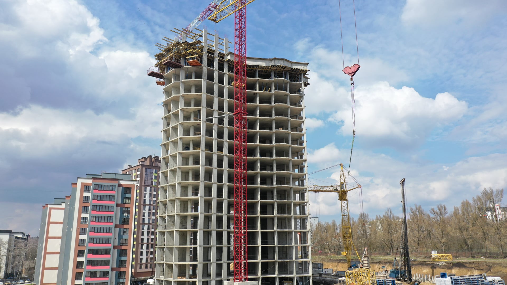 Квітень 2023